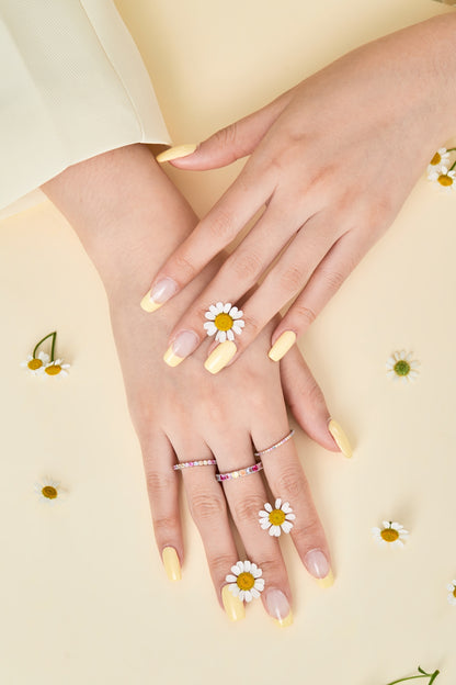 Alliance rainbow en zirconium et argent 925 porté doigt Estrée Paris